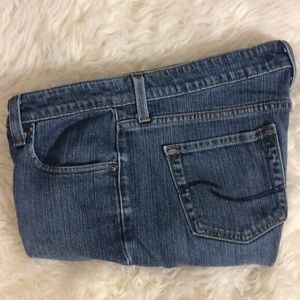 🌻• Levi’s Low Rise Jeans •🌻